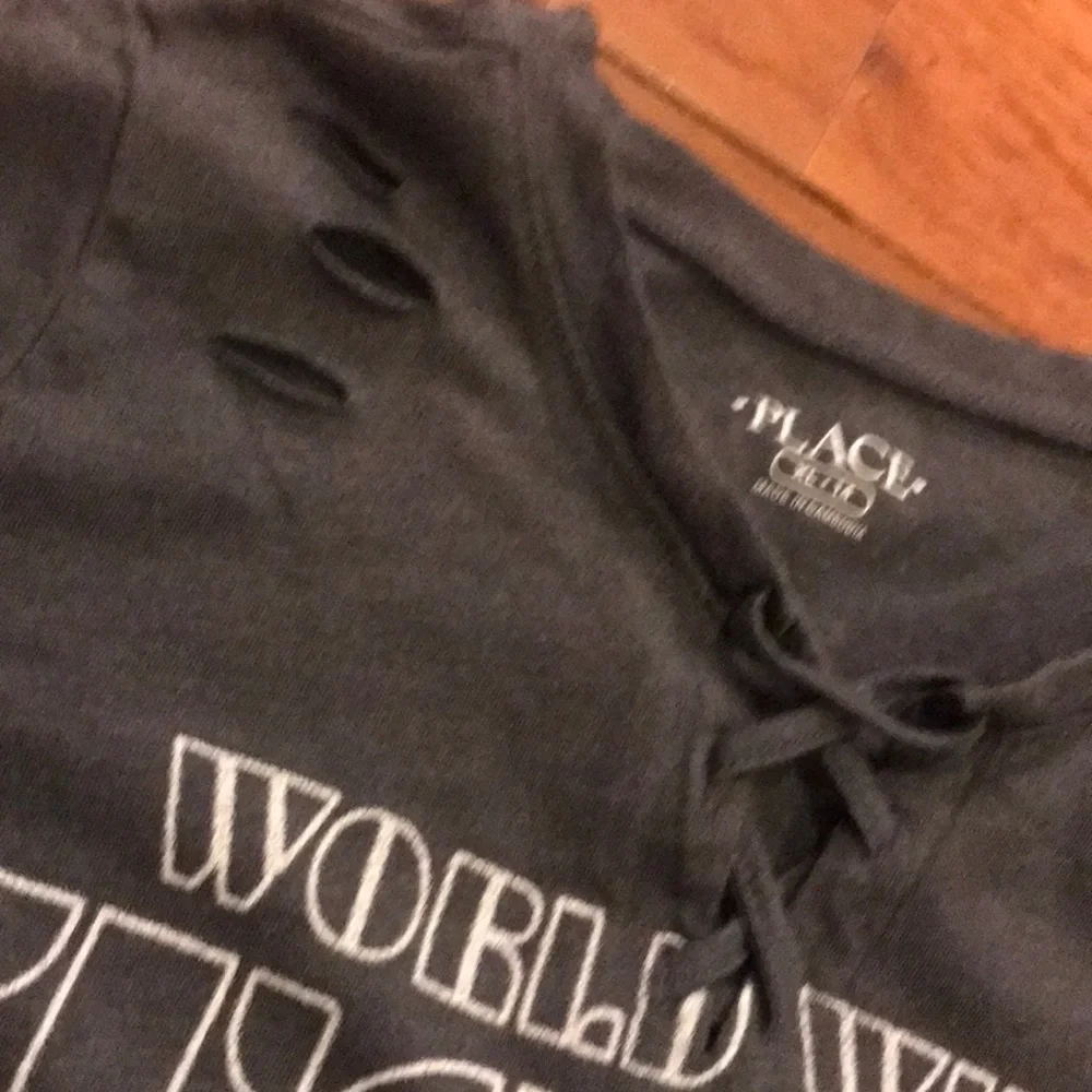 6/$20 LIKE new Children’s place XL shirt